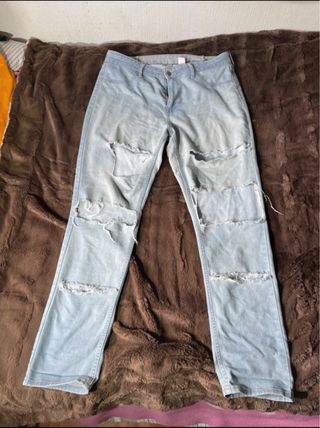 Pantalones vaqueros desgastados