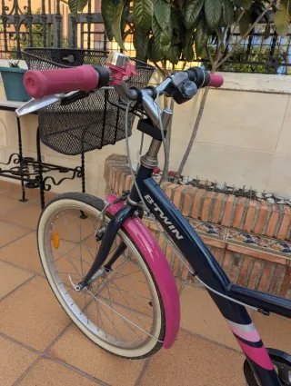 Bicicleta infantil B'TWIN azul y rosa de 24"