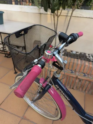 Bicicleta infantil B'TWIN azul y rosa de 24"