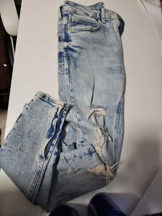 Pantalón vaquero Bershka desgastado