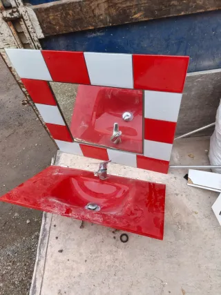 Conjunto Lavabo y Espejo Rojo y Blanco