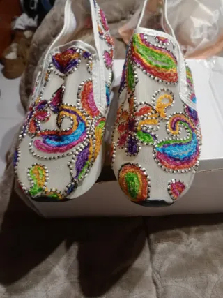 Zapatillas bordadas multicolor