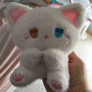 Peluche gato blanco ojos diferentes