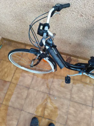 Bicicleta de mujer negra BTWIN