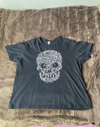 Camiseta negra calavera bicicletas