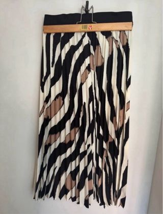 Falda midi plisada estampado cebra