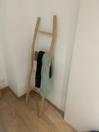 Escalera de madera decorativa