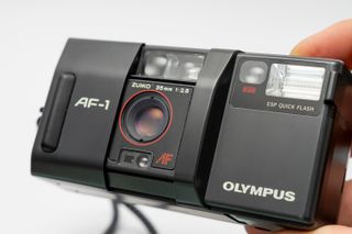 Olympus AF-1 Negra + Funda + Manual