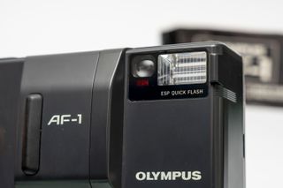 Olympus AF-1 Negra + Funda + Manual