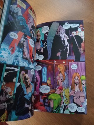 EN ITALIANO. TRASNMETROPOLITAN, RETAPADO. RÚSTICA.