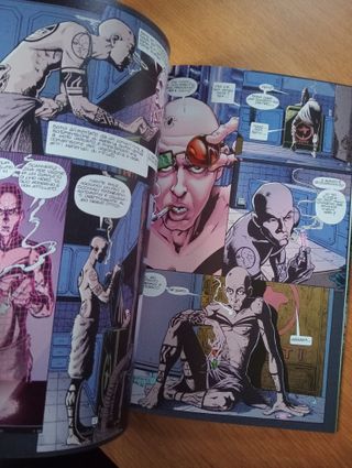 EN ITALIANO. TRASNMETROPOLITAN, RETAPADO. RÚSTICA.