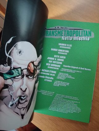 EN ITALIANO. TRASNMETROPOLITAN, RETAPADO. RÚSTICA.