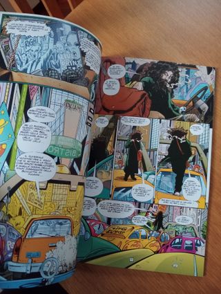 EN ITALIANO. TRASNMETROPOLITAN, RETAPADO. RÚSTICA.