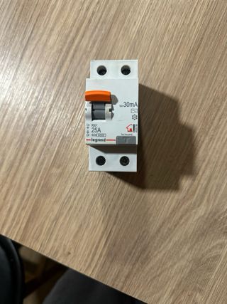 Diferenciales y térmicos varios