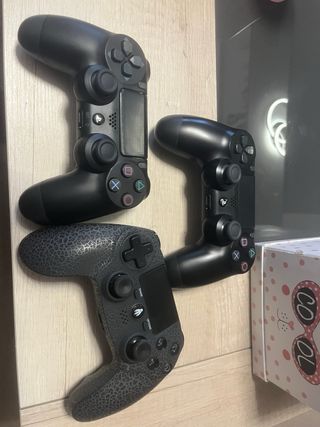 Mandos PS4 (PlayStation 4) Negros y mando con leds
