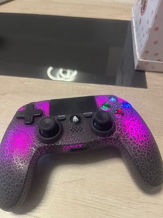 Mandos PS4 (PlayStation 4) Negros y mando con leds