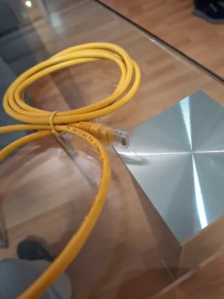 Cable de red Ethernet amarillo