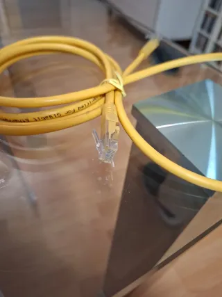 Cable de red Ethernet amarillo