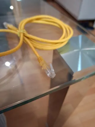 Cable de red Ethernet amarillo