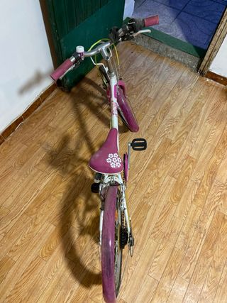 Bicicleta infantil Btwin rosa y blanca