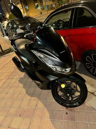Honda PCX 2021 -se recibe oro 18 como parte de pag