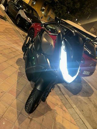 Honda PCX 2021 -se recibe oro 18 como parte de pag