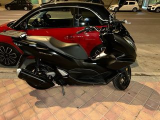 Honda PCX 2021 -se recibe oro 18 como parte de pag