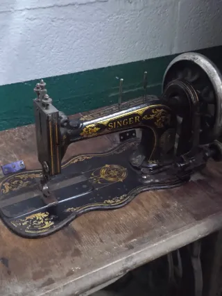 Máquina de coser Singer violín antigua