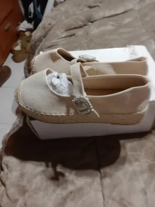 Zapatillas esparto beige con pedrería