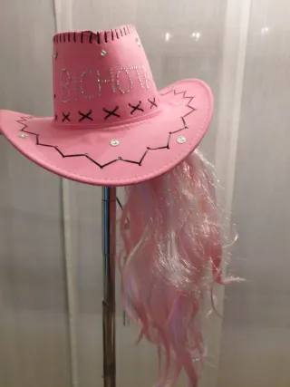 Sombrero rosa con peluca