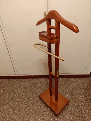 Galan de noche de madera y metal