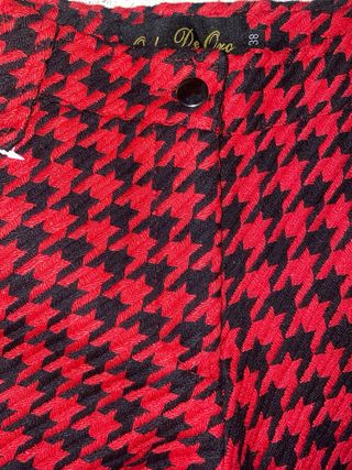 Shorts Oka De Oro Rojo y Negro