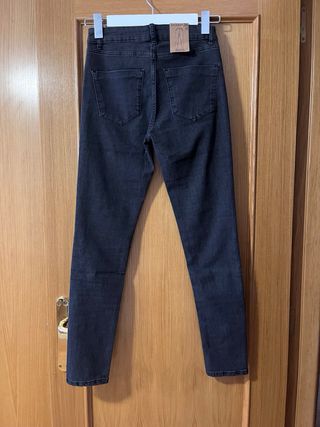Pantalones pitillo grises nuevos talla 36