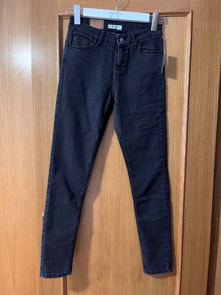 Pantalones pitillo grises nuevos talla 36