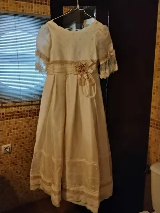 Vestido de comunión beige y blanco zapatos 35
