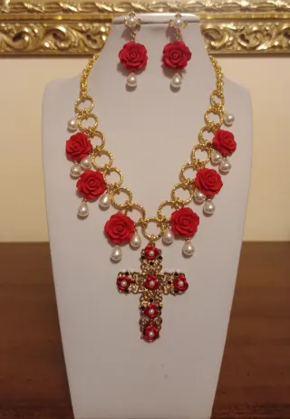 Parure retrò con rose e croce gioiello