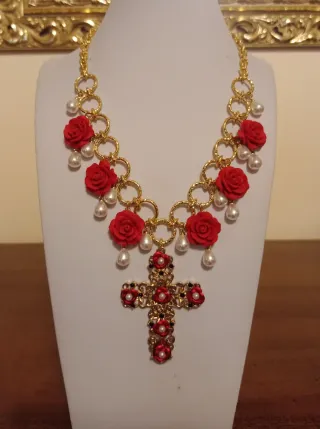 Parure retrò con rose e croce gioiello