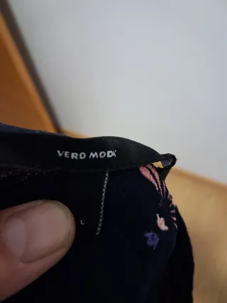 Blusa estampada floral negra y naranja