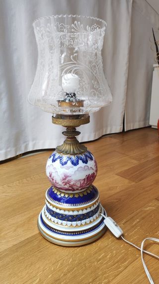 Lampada da tavolo in porcellana