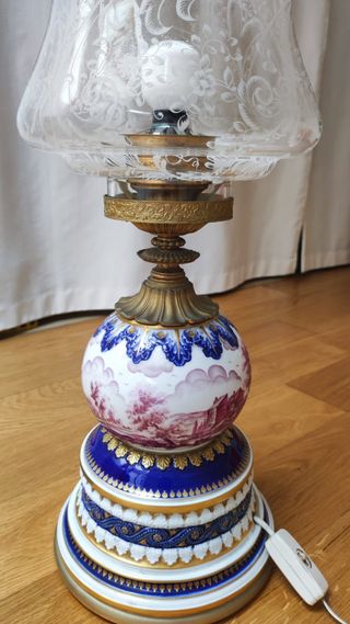 Lampada da tavolo in porcellana