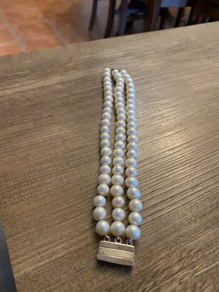 Pulseira de pérolas com fecho prata