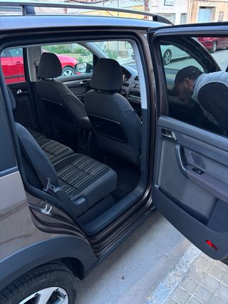 Volkswagen Touran 2011