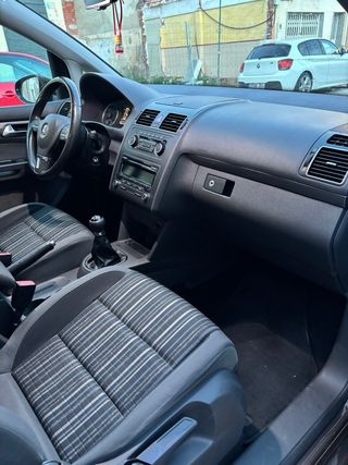 Volkswagen Touran 2011