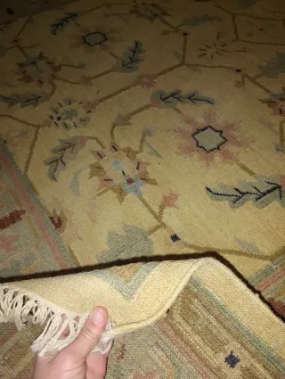 Alfombra de lana beige y verde