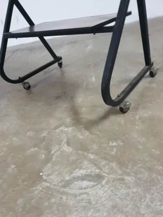 Mesa auxiliar con ruedas. Años 1970. Vintage