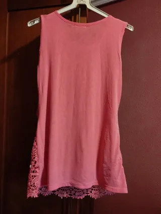 Blusa encaje sin mangas coral