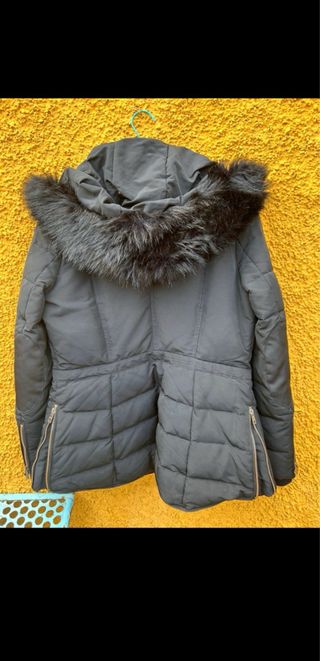 Plumas negro Zara con capucha