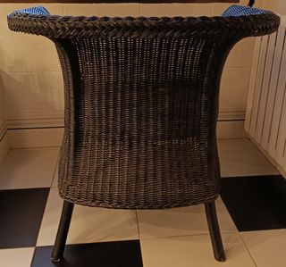 Sillón de mimbre negro