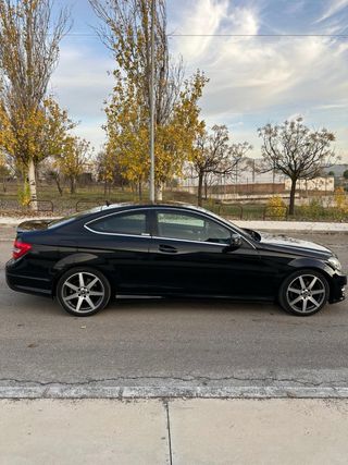Mercedes-Benz Clase C220 Coupe AMG
