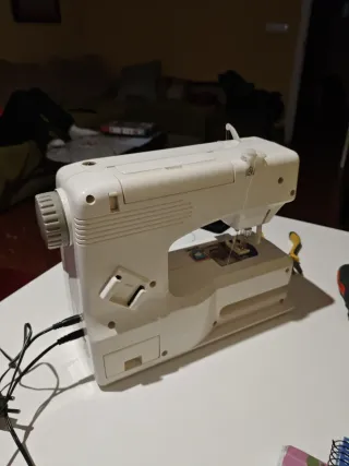 Máquina de coser Jata MC10 (No funciona)